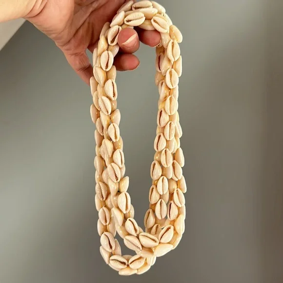 Vintage Hawaiian Round Cowrie Lei - Picture 4 of 8